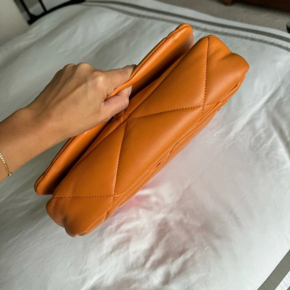 Sondra Roberts Orange Puffer Bag - Picture 5 of 7